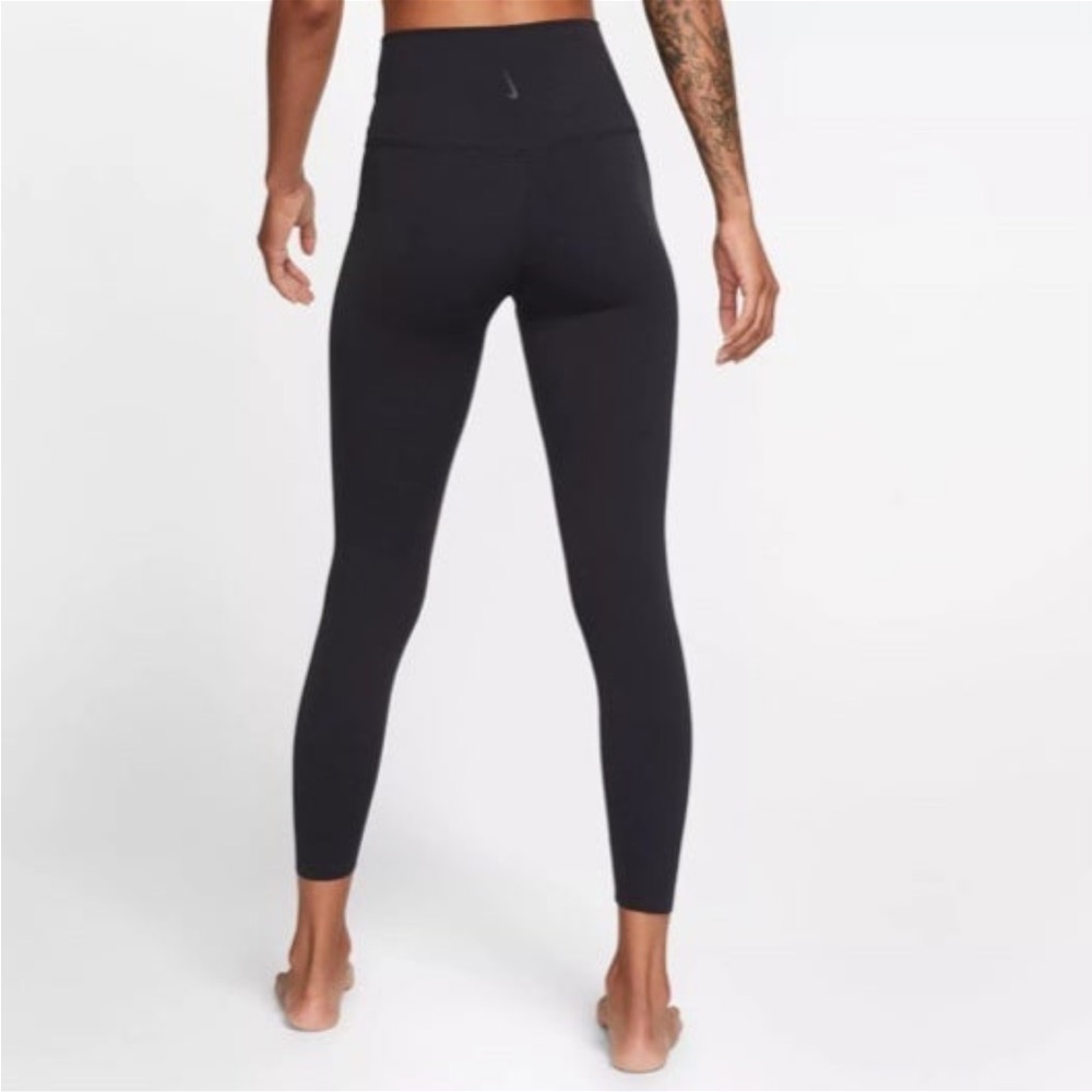 Nike Women's Yoga Luxe High Rise 7/8 Tights